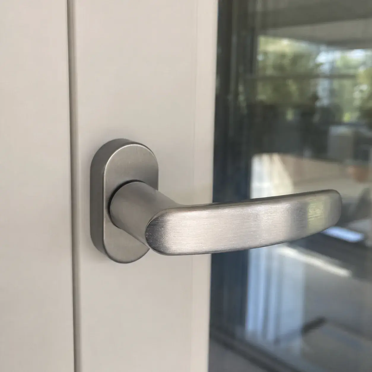 Brushed aluminijumska kvaka na novom PVC prozoru