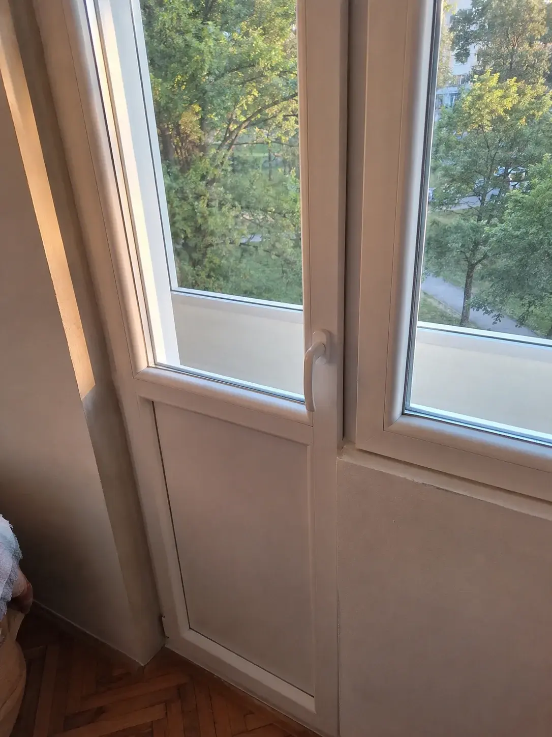 Nova PVC balkonska vrata u stanu prigradskog dela Novog Sada