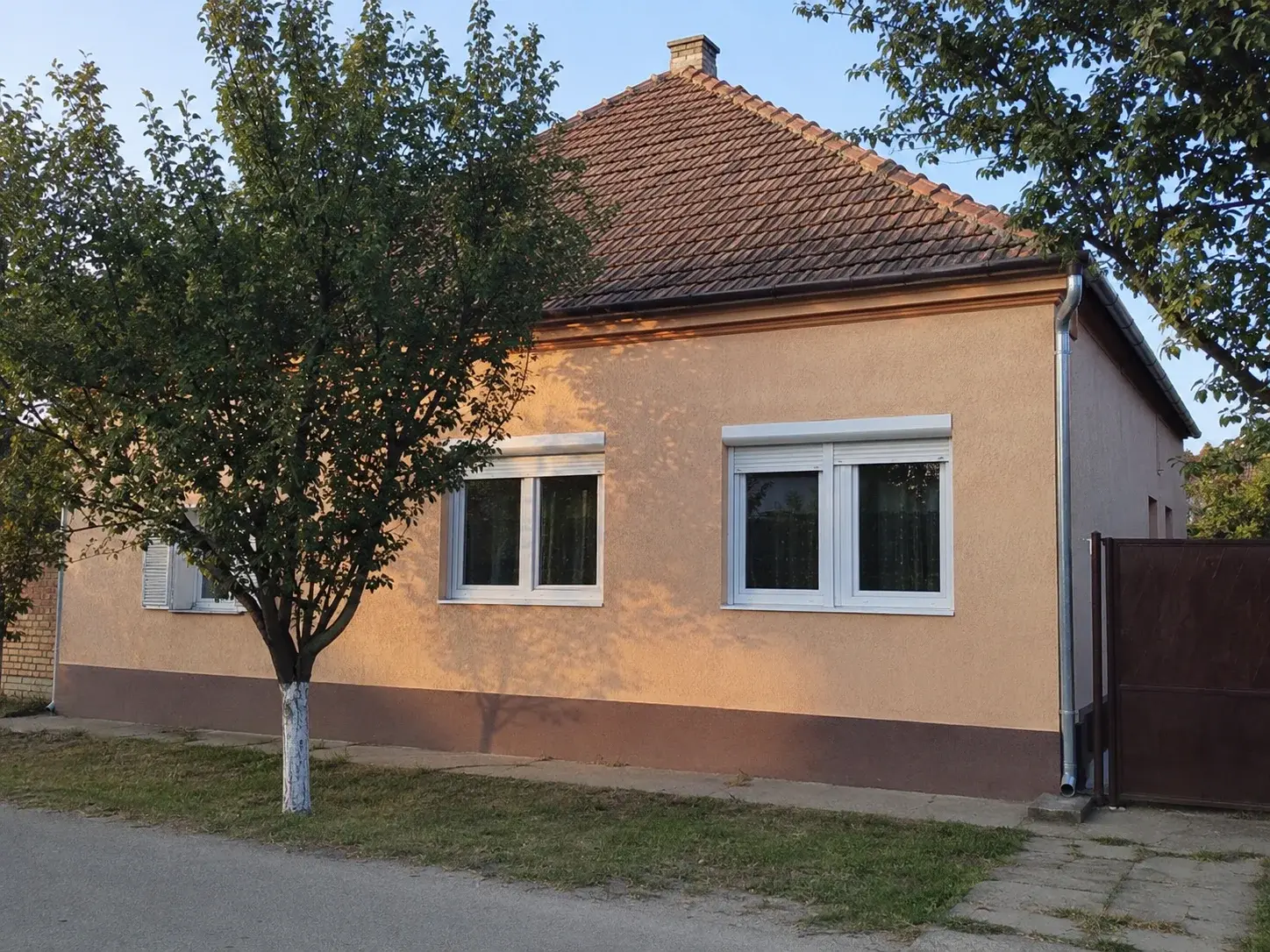 Kuća u Žablju sa novim belim PVC prozorima